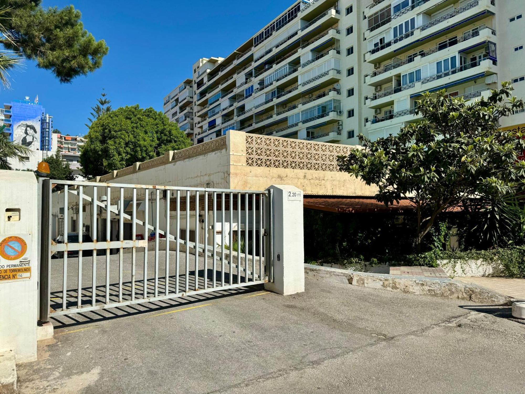 En Carihuela Con Vistas Y Plaza De Garaje, Nucleo Cristal Apartment Torremolinos Room photo